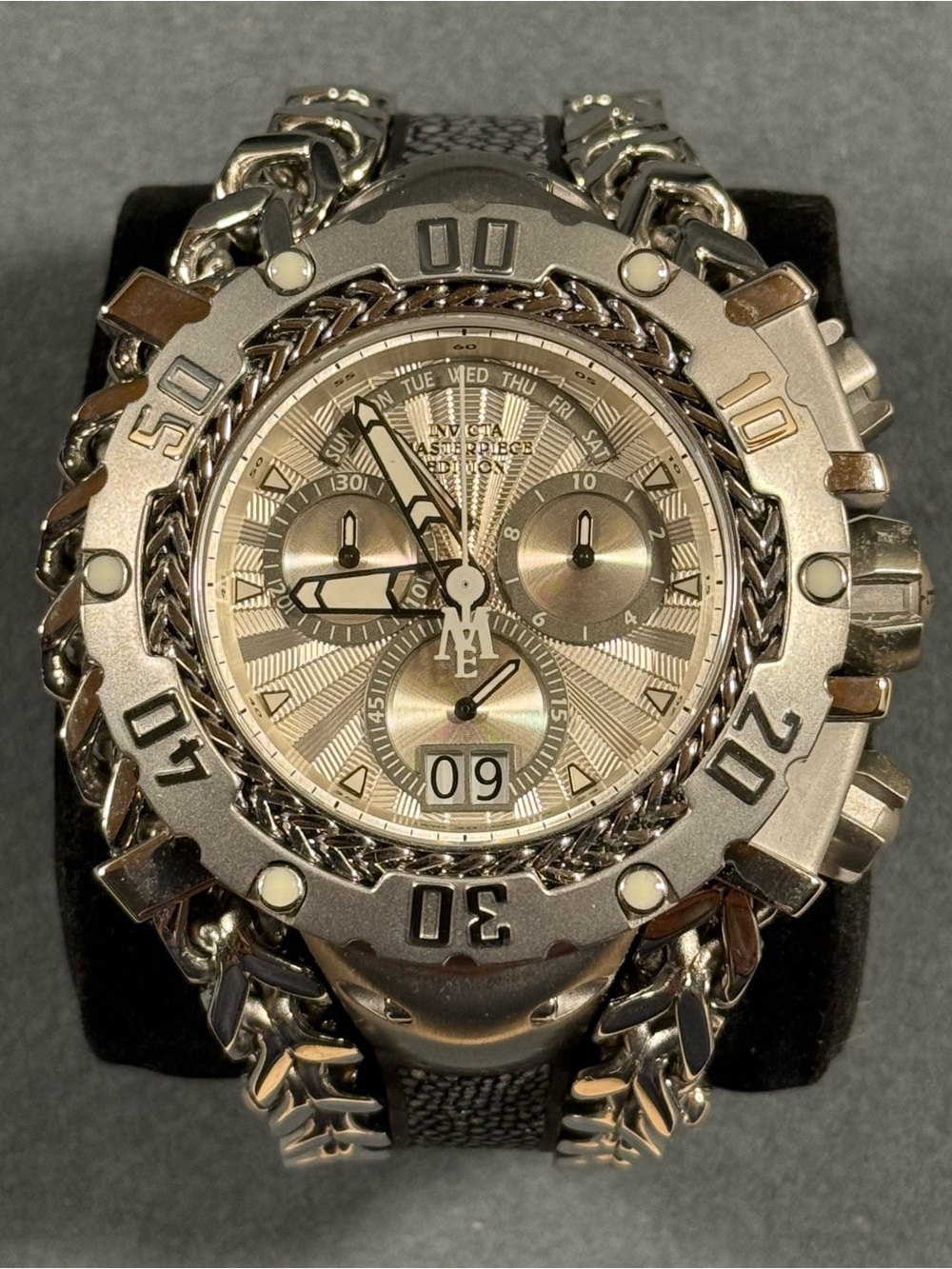 Invicta Masterpiece Men’s Quartz Watch
Model 44620 Stingray Band